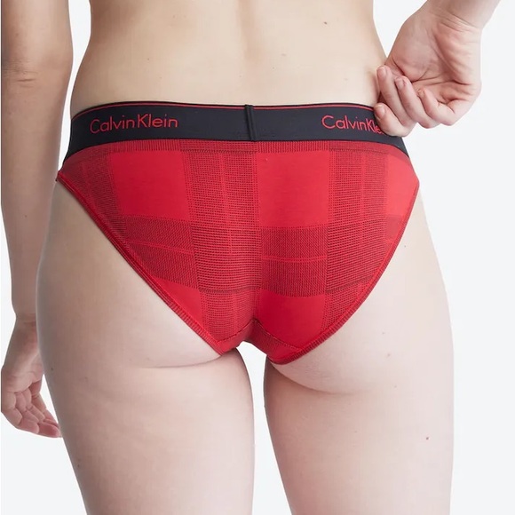 Calvin Klein Modern Cotton Unlined Bralette and Underwear Set Size: Medium - Picture 3 of 11